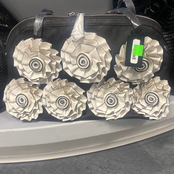 Handbags - Black leather purse with white flower front